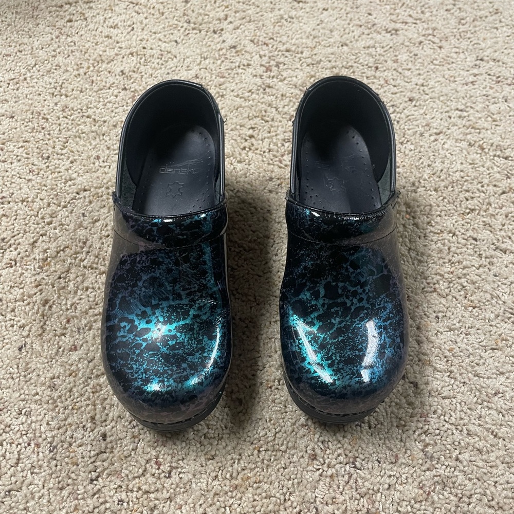 Women’s nurse clogs